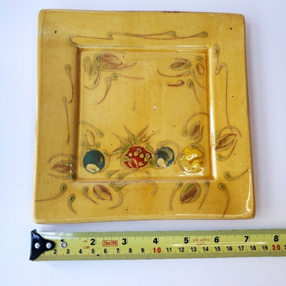 T Comme Terre de Provence Made in France hand painted & glazed terracotta plate - Picture 4 of 9